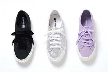 ジル スチュアート×スペルガ、コラボでキャンバススニーカー