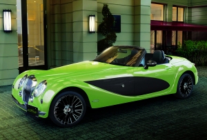 光岡自動車が伊勢丹とコラボレーションして20台限定で販売する特別仕様車「Himiko CRAZY TIMER」（ヒミコ クレイジータイマー）