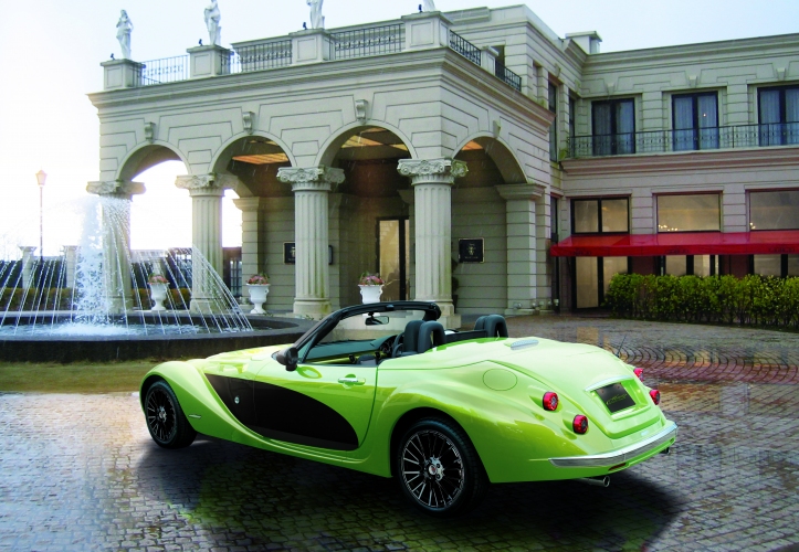 光岡自動車が伊勢丹とコラボレーションして20台限定で販売する特別仕様車「Himiko CRAZY TIMER」（ヒミコ クレイジータイマー）