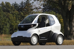 ホンダは、さいたま市と共同で、超小型EV「MC-β」を目的地のカーステーションで乗り捨てできるワンウェイ型カーシェアリングの社会実験を行う（写真提供：ホンダ）