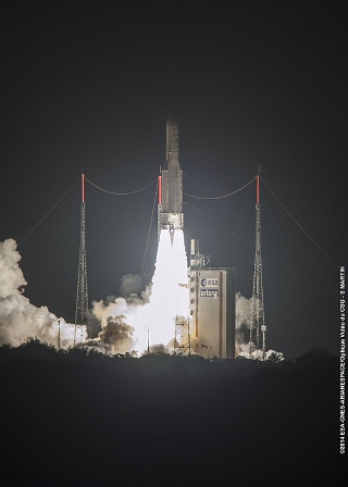 アリアン5 ECA、通信衛星ミアサット3bとオプタス10の打ち上げに成功（Image credit: Arianespace）