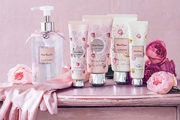 ジルスチュアートより限定ハンドケアアイテム登場 - 花々のとろける香り