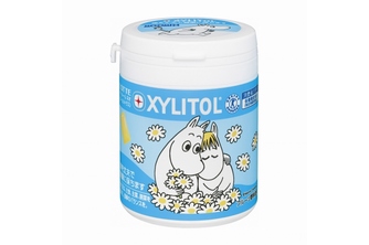 ロッテは、作者生誕100周年を迎えるムーミンがデザインされた「ムーミンキシリトールネオ＜クールシトラス＞デザインボトルガム」を23日発売する。&copy;Moomin Characters