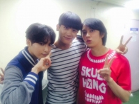 SUPER JUNIORのリョウクは『SUPER SHOW6』の公演に訪れた芸能人たちとの記念ショットを公開した。写真＝リョウクのツイッター