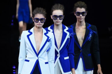 エンポリオ アルマーニ 2015年春夏コレクション - 魅惑のブルーで彩る、モダンなマリンルック