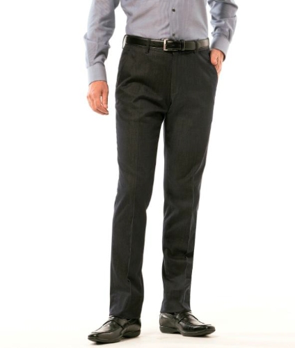 カジュアルなデニムをビジネスシーンでも着用できる「ドレッシー」なアイテムに進化させたというAOKIの「プレミアムドレスデニム」