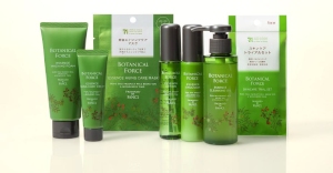 セブン&アイ・ホールディングスとファンケル化粧品は、セブン&アイのプライベートブランド「セブンライフスタイル」初のスキンケア化粧品ブランド「ボタニカル フォース」を共同開発し、11月から順次発売する。 セブン&アイ・ホールディングスとファンケル化粧品は、セブン&アイのプライベートブランド「セブンライフスタイル」初のスキンケア化粧品ブランド「ボタニカル フォース」を共同開発し、11月から順次発売する。