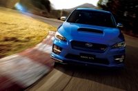 富士重工業のスポーツセダン「WRXシリーズ」の新モデル「WRX S4」「WRX STI」が受注好調だ。写真は「WRX STI」。