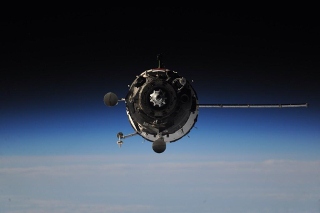 ソユーズTMA-14M宇宙船、太陽電池パドルが片方開かないままISSへ（Image credit: NASA/Reid Wiseman）