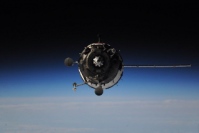 ソユーズTMA-14M宇宙船、太陽電池パドルが片方開かないままISSへ（Image credit: NASA/Reid Wiseman）