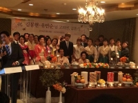 先日、ジェジュンの両親の銀婚式と古希を祝うパーティーが行われ、ジェジュンはもちろんJYJのメンバーであるジュンスとユチョンも出席した。写真:ジェジュンのツイッター 先日、ジェジュンの両親の銀婚式と古希を祝うパーティーが行われ、ジェジュンはもちろんJYJのメンバーであるジュンスとユチョンも出席した。写真:ジェジュンのツイッター