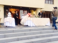 先日、ジェジュンの両親の銀婚式と古希を祝うパーティーが行われ、ジェジュンはもちろんJYJのメンバーであるジュンスとユチョンも出席した。写真:ジェジュンのツイッター 先日、ジェジュンの両親の銀婚式と古希を祝うパーティーが行われ、ジェジュンはもちろんJYJのメンバーであるジュンスとユチョンも出席した。写真:ジェジュンのツイッター