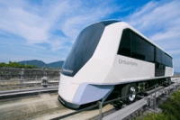 三菱重工は、従来の新交通システムの約2倍に相当する、時速120ｋｍの高速新交通システムを開発した（写真：同社発表資料より）