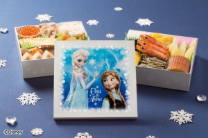 紀文食品は、『おせち詰め合わせ/アナと雪の女王(パール)』の予約を受け付けている。 紀文食品は、『おせち詰め合わせ/アナと雪の女王(パール)』の予約を受け付けている。