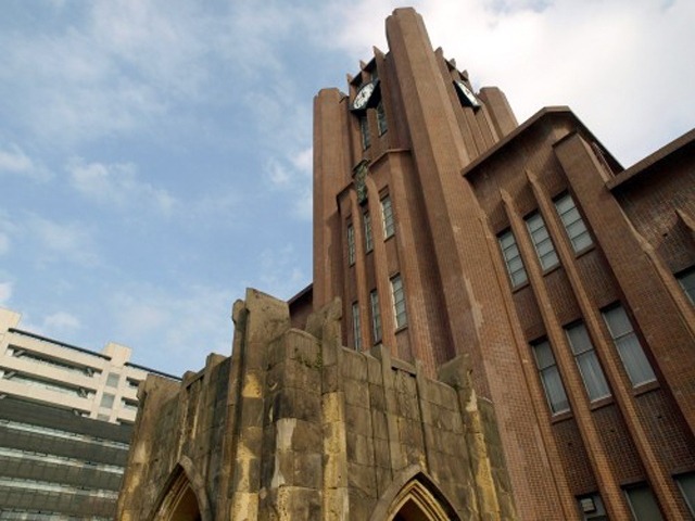 文科省が公表したSGU「トップ型」は北海道、東北、筑波、東京、東京医科歯科、東京工業、名古屋、京都、大阪、広島、九州(以上国立)。早稲田、慶応(以上私立)。「グローバル化牽引型」は千葉、東京外語、東京芸術、長岡技術科学、金沢、豊橋技術科学、京都工芸繊維、奈良先端科学技術大学院、岡山、熊本(国立)。国際教養、会津(公立)。国際基督教、芝浦工業、上智、東洋、法政、明治、立教、創価、国際、立命館、関西学院、立命館アジア太平洋(私立)、計37校を国内で選定した。写真はそのトップに立つ東京大学の安田講堂 文科省が公表したSGU「トップ型」は北海道、東北、筑波、東京、東京医科歯科、東京工業、名古屋、京都、大阪、広島、九州(以上国立)。早稲田、慶応(以上私立)。「グローバル化牽引型」は千葉、東京外語、東京芸術、長岡技術科学、金沢、豊橋技術科学、京都工芸繊維、奈良先端科学技術大学院、岡山、熊本(国立)。国際教養、会津(公立)。国際基督教、芝浦工業、上智、東洋、法政、明治、立教、創価、国際、立命館、関西学院、立命館アジア太平洋(私立)、計37校を国内で選定した。写真はそのトップに立つ東京大学の安田講堂