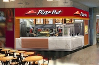 日本KFCホールディングスのレストラン運営子会社フェニックスは、新業態の「ピザハット Express（エクスプレス）具志川メインシティ店」（沖縄県うるま市）を10月24日にオープンさせる。