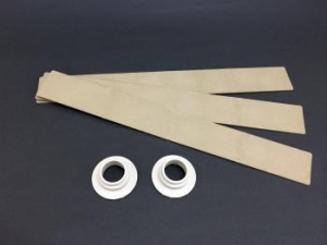 凸版印刷が開発した紙と樹脂素材を複合したプラスチック成型品のサンプル© Toppan Printing Co., Ltd.