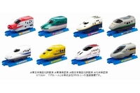 日本マクドナルドは、男の子に人気の鉄道玩具「プラレール」と、女の子に人気のテレビアニメキャラクター「ハピネスチャージプリキュア！」のおもちゃがセットになったハッピーセット『プラレール/ハピネスチャージプリキュア！』を10月10日から期間限定で販売する。