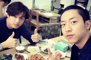 CNBLUEのイ・ジョンシンが食事の様子を公開した。