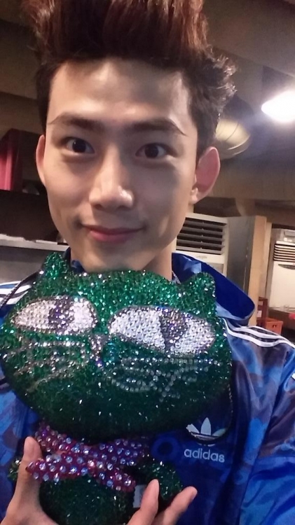 2PMが、ワールドツアーの幕開けとなる「2PM WORLD TOUR GO CRAZY in SEOUL」の公演を無事に終え、メンバーたちがファンにメッセージを伝えた。写真:テギョンのツイッター 2PMが、ワールドツアーの幕開けとなる「2PM WORLD TOUR GO CRAZY in SEOUL」の公演を無事に終え、メンバーたちがファンにメッセージを伝えた。写真:テギョンのツイッター