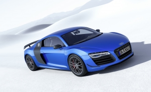 アウディジャパンはが6台限定で国内販売する「Audi R8 LMX」。ルマン24時間耐久レースを冠し、レーザーハイビームを搭載する。 アウディジャパンはが6台限定で国内販売する「Audi R8 LMX」。ルマン24時間耐久レースを冠し、レーザーハイビームを搭載する。