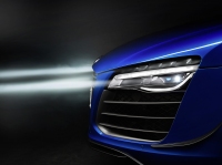 アウディジャパンはが6台限定で国内販売する「Audi R8 LMX」。ルマン24時間耐久レースを冠し、レーザーハイビームを搭載する。 アウディジャパンはが6台限定で国内販売する「Audi R8 LMX」。ルマン24時間耐久レースを冠し、レーザーハイビームを搭載する。
