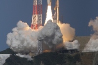 気象衛星「ひまわり8号」打ち上げ成功　台風一過の空に咲く（Image credit: MHI/JAXA）