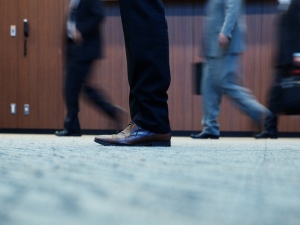 労働政策研究・研修機構の裁量労働制等の労働時間制度に関する調査で、企業がフレックスタイムの導入で苦慮している実態が明らかに。導入手続が煩雑で負担になっていると答えた企業は、専門業務型では「かなり感じた」「ある程度感じた」の合計が49.0%となった。 労働政策研究・研修機構の裁量労働制等の労働時間制度に関する調査で、企業がフレックスタイムの導入で苦慮している実態が明らかに。導入手続が煩雑で負担になっていると答えた企業は、専門業務型では「かなり感じた」「ある程度感じた」の合計が49.0%となった。