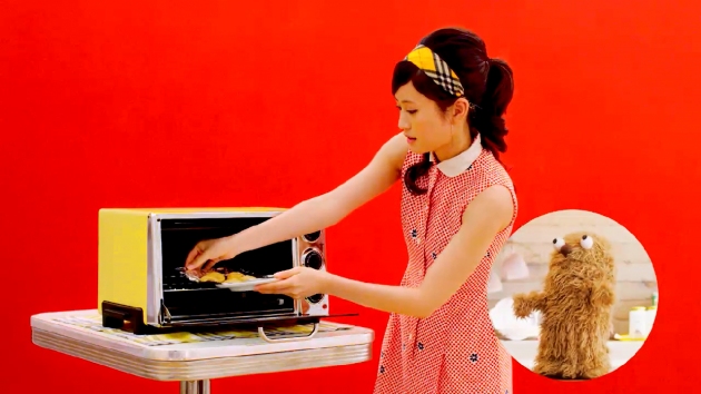 不二家は、カントリーマアムの「プレミアムシリーズ」発売に合わせて、女優の前田敦子さんの出演するプレミアムムービーを公開した。