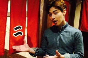 SUPER JUNIOR-Mのヘンリーが日本のラーメン屋で撮った写真を公開した。