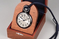 セイコーは、国産鉄道時計85周年限定モデル1機種を11月14日から数量限定で発売する。