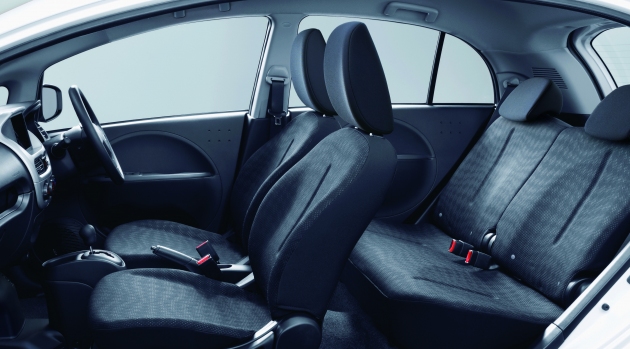 三菱自動車が一部改良して発売した電気自動車（EV）の「i-MiEV（アイミーブ）」（写真提供：三菱自動車）