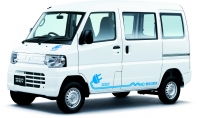 三菱自動車が一部改良して発売した電気自動車（EV）の軽商用車「MINICAB-MiEV VAN」（写真提供：三菱自動車）
