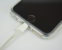 スペックコンピュータは、“凛としたオーラで包み込む”というクリアな透明感が特徴のiPhone6・iPhone6Plus用ケース『Ringke Fusion』を10月下旬に発売する。 スペックコンピュータは、“凛としたオーラで包み込む”というクリアな透明感が特徴のiPhone6・iPhone6Plus用ケース『Ringke Fusion』を10月下旬に発売する。
