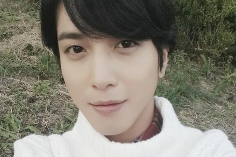 CNBLUEのチョン・ヨンファが秋のメッセージを伝えた。写真：ヨンファのツイッター