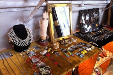 TOGAの古着屋XTCでガレージセール開催 - 秋冬のコートやセーターから小物まで