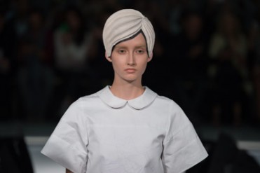 アンリアレイジ 2015年春夏コレクション - 「黒の衝撃」に“白”で挑んだ、パリデビュー