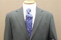 はるやまが10日に発売した「アイスーツ」