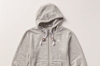 デサントは、「ルコックスポルティフ」ブランドより、2014年のイメージキャラクターの梨花さんとコラボレーションしたアイテム4種類を販売する。