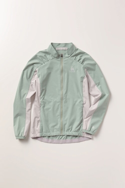 デサントは、「ルコックスポルティフ」ブランドより、2014年のイメージキャラクターの梨花さんとコラボレーションしたアイテム4種類を販売する。