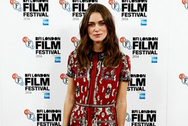 キーラ・ナイトレイがヴァレンティノのドレスを着用 - ロンドン国際映画祭にて