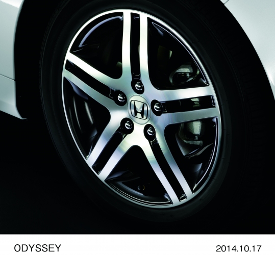 ホンダが17日発売した、上級ミニバン「ODYSSEY ABSOLUTE（オデッセイ アブソルート）」の特別仕様車「ABSOLUTE・20th Anniversary」（写真提供：ホンダ）
