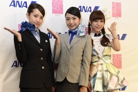 AKB48の北原里英が10年ぶりにリニューアルされるANAの客室乗務員の新制服、加藤玲奈がリニューアル前のANAの客室乗務員の現制服、小嶋菜月はAKB48の衣装を着て登場した。