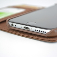 スペックコンピュータは、ウォレットケース・ハードケースの2WAY仕様iPhone6用レザーケース『Walegee+ Wallet Case for iPhone6』の予約受付を開始した。
