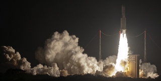 アリアン5、通信衛星インテルサット30とアルサット1の打ち上げに成功（Image credit: Arianespace）