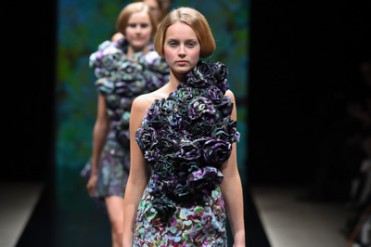 ヨハン クー 2015年春夏コレクション - 立体的な草花で表現する植物の儚い美しさ