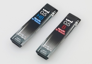 教科書のような表面が塗工されている紙に適したシャープペン用替芯「ユニ ナノダイヤ 教科書対応芯」(三菱鉛筆の発表資料より) 教科書のような表面が塗工されている紙に適したシャープペン用替芯「ユニ ナノダイヤ 教科書対応芯」(三菱鉛筆の発表資料より)