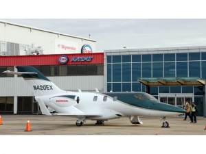 ホンダ・エアクラフト・カンパニー(HACI)が生産する「Honda Jet」に搭載するエンジンは、GE Hondaエアロエンジンズが生産する「HF120」エンジン。このエンジンを単体で他の航空機メーカーに販売する。価格は1基8000万円程度だという。