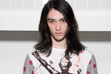 ヨウジヤマモトGround Y×ウルトラマンシリーズ、コラボでセーターやTシャツ