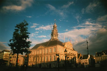 スガタケシがロモグラフィーで撮った写真展 -  アナログカメラの魅力がつまった世界観